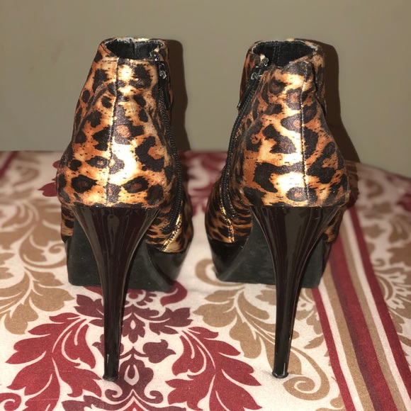 Cheetah Print size 8 - Picture 2 of 5